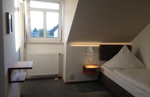 Bergen Enkheim Hotel | Pet-Friendly Hotel Schöne Aussicht with Oceanfront Views