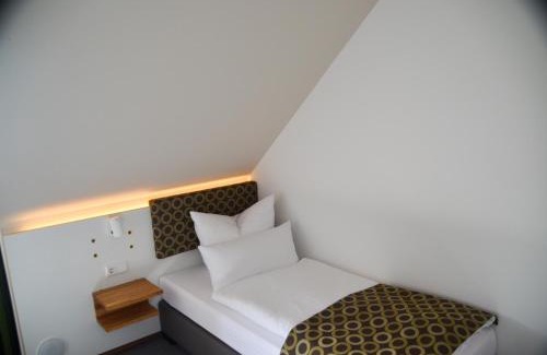 Bergen Enkheim Hotel | Pet-Friendly Hotel Schöne Aussicht with Oceanfront Views