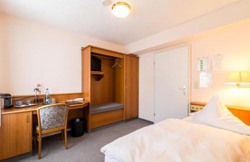 Bergen Enkheim Hotel | Pet-Friendly Hotel Schöne Aussicht with Oceanfront Views