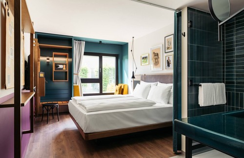 Kaisermuhlen Hotel | Discover Hotel Schani UNO City: 4-Star Stay with Amazing Amenities