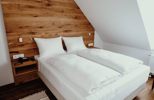 Schierling Hotel | Discover Hotel Schierlinger Bräustüberl: Rated 8.8/10!