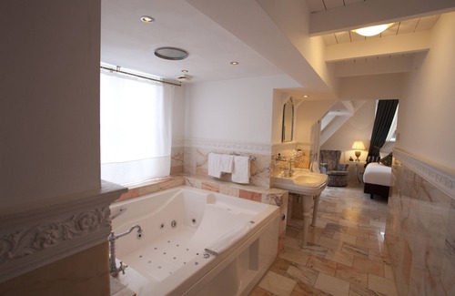 Binnenstad-Zuid Hotel | Discover Hotel Schimmelpenninck Huys: Family-Friendly Stay