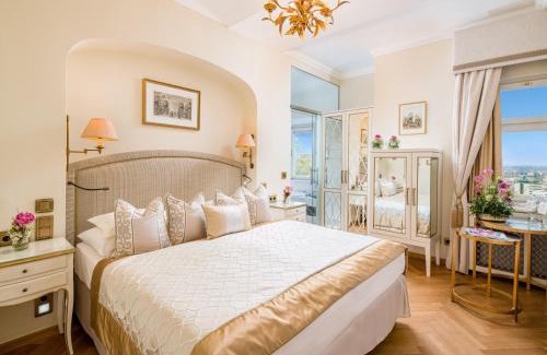 City Centre Salzburg Hotel | Elegant Hotel Schloss Mönchstein with Pool & Ocean Views