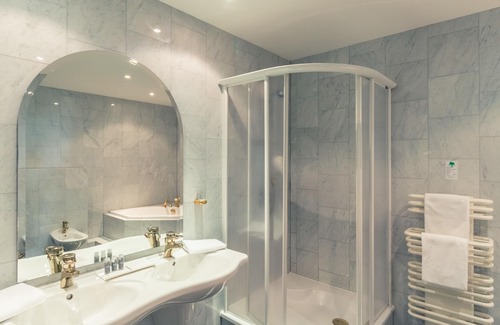 Neustadt-Glewe Hotel | Discover Hotel Schloss Neustadt-Glewe: 4-Star Comfort Awaits