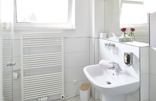 Erkelenz Hotel | Hotel Schwanenhof: Guest Rated 9.2, Family-Friendly Amenities