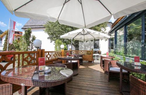 Nauders Hotel | Discover Hotel Schwarzer Adler: Poolside Oceanfront Retreat
