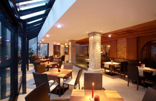 Nauders Hotel | Discover Hotel Schwarzer Adler: Poolside Oceanfront Retreat