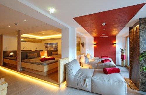Nauders Hotel | Discover Hotel Schwarzer Adler: Poolside Oceanfront Retreat