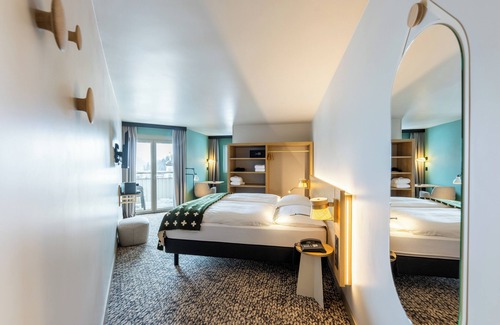 Sils-Maria Hotel | Experience Arenas Resort Schweizerhof: Relax by the Pool