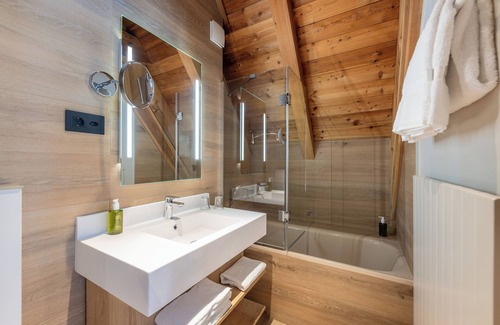 Sils-Maria Hotel | Experience Arenas Resort Schweizerhof: Relax by the Pool