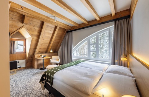 Sils-Maria Hotel | Experience Arenas Resort Schweizerhof: Relax by the Pool