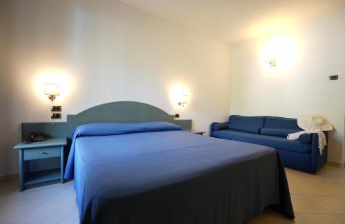 Marina di Zambrone Hotel | Delightful Hotel Scoglio Del Leone with Oceanfront Pool