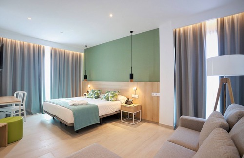 Playa de Palma Hotel | Relax at the Inviting Hotel Seasun Aniram with Pool & Spa