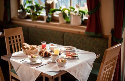 Santa Valburga Hotel | Discover Comfort at Hotel Seerast: Pet-Friendly & Spa