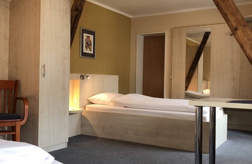 Gladbach Hotel | Ideal Family Getaway at Hotel Select with Complimentary Breakfast