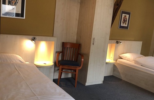 Gladbach Hotel | Ideal Family Getaway at Hotel Select with Complimentary Breakfast