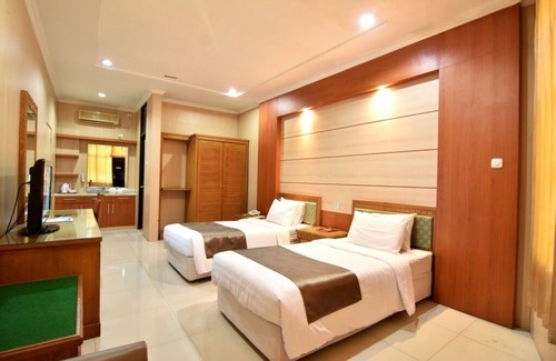 Batang Hotel | Discover Comfort at Hotel Sendang Sari with Pool & Dining