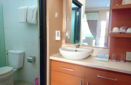 Batang Hotel | Discover Comfort at Hotel Sendang Sari with Pool & Dining