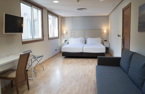 Vigo Hotel | Relax at Hotel Sercotel Tres Luces with Spa & Family Amenities