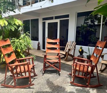 Tortuguero Hotel | Discover Hotel Serendipity: 4-Star Retreat with Dining