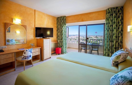 Orihuela Costa Hotel | Relax at Hotel Servigroup La Zenia with Spa & Pool Access