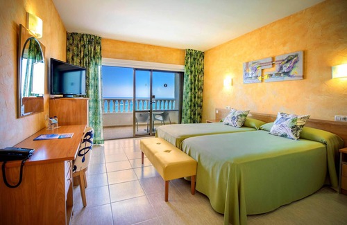 Orihuela Costa Hotel | Relax at Hotel Servigroup La Zenia with Spa & Pool Access