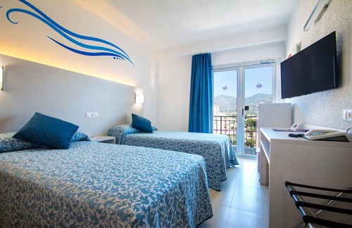 Benicassim Hotel | Discover Hotel Servigroup Trinimar: Family-Friendly Retreat