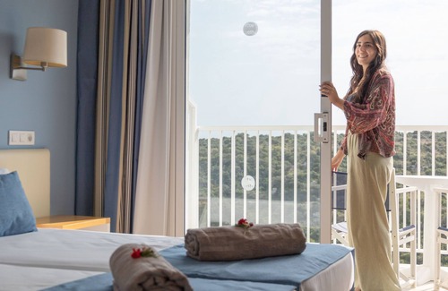 Cala en Porter Hotel | Relax at Hotel Seth Playa Azul with Pool and Spa Access