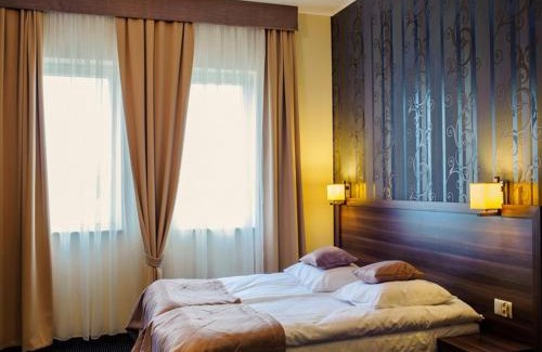 Rawa Mazowiecka Hotel | Budget-Friendly Hotel Sevilla with Breakfast & Hot Tub