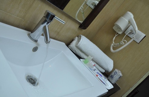 Tiruchirappalli Hotel | Guest Rated 10/10: Hotel Shaans with Spa & Breakfast
