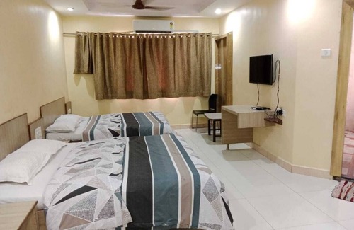 Shirdi Hotel | Budget-Friendly Hotel Sharan: Rated 9.4 with Breakfast!