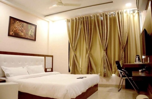 Ujjain Apartment | Pet-Friendly Retreat at Hotel Shikhar Darshan