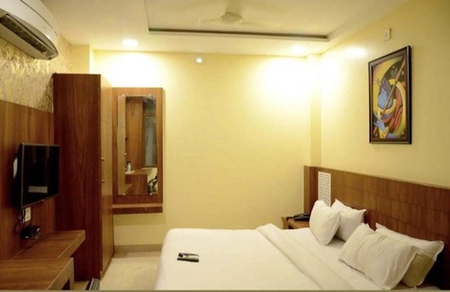 Ujjain Apartment | Pet-Friendly Retreat at Hotel Shikhar Darshan