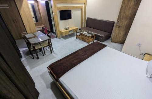 Bilaspur Hotel | Budget-Friendly Stay at Hotel Shivneri with Breakfast & Access