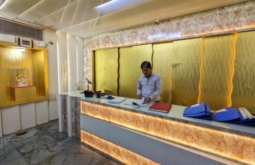 Bilaspur Hotel | Budget-Friendly Stay at Hotel Shivneri with Breakfast & Access