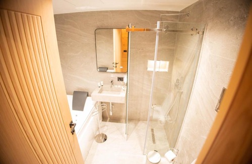 Zues Hotel | Relax at Hotel Shpija e Gjyshit with Pool and Ocean Views