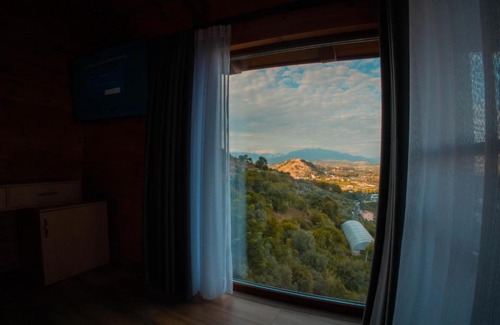 Zues Hotel | Relax at Hotel Shpija e Gjyshit with Pool and Ocean Views