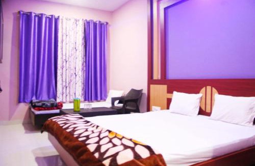 Deoghar Hotel | Cozy Hotel Shree Hari: Family-Friendly with Breakfast Included