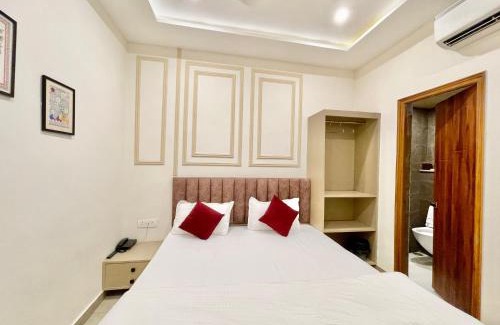 Varanasi Hotel | Discover Hotel Shree Madhava: Prime Location Near Ganga