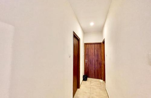 Varanasi Hotel | Discover Hotel Shree Madhava: Prime Location Near Ganga