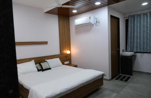 Rajpipla Hotel | Child-Friendly Hotel Shree Ram: Guest Rated 9/10
