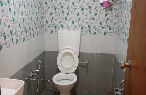 Gandhinagar Hotel | Budget-Friendly Hotel Shreeji's with Breakfast & Child Friendly