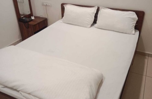 Gandhinagar Hotel | Budget-Friendly Hotel Shreeji's with Breakfast & Child Friendly