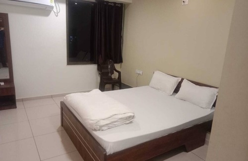 Gandhinagar Hotel | Budget-Friendly Hotel Shreeji's with Breakfast & Child Friendly
