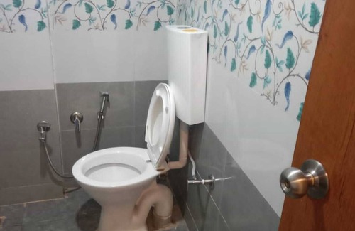 Gandhinagar Hotel | Budget-Friendly Hotel Shreeji's with Breakfast & Child Friendly