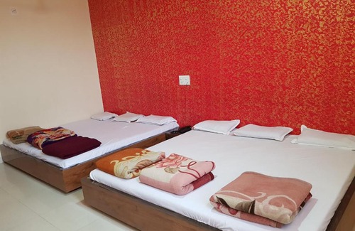 Omkareshwar Hotel | Budget-Friendly Getaway at Hotel Shri Radhe Krishna