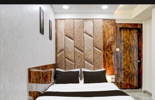 Thaltej Hotel | Top-Rated Family Stay at Hotel Shubham Inn