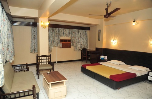 Navarangpura Gam Hotel | Budget-Friendly Getaway at Hotel Siddhartha Palace