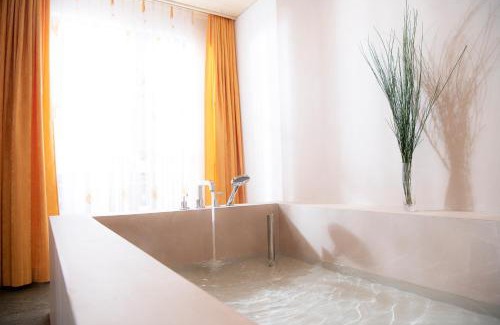 Lauterbrunnen Hotel | Discover Hotel Silberhorn: Pet-Friendly with Top Amenities