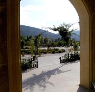 Santo Domingo de Silos Hotel | Discover Comfort at Hotel Silos 2000: Pet Friendly & Breakfast